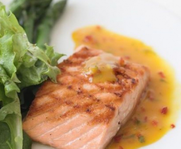 O salmão é um alimento rico em vitamina D