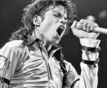 Michael Jackson nunca teria tido relações sexuais, segundo biografia 