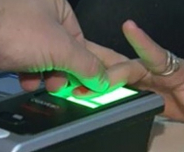 Sistema biométrico de votação usa tecnologia nas eleições 