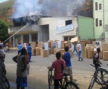 Incêndio na loja de móveis em Conceição de Macabu 