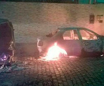 Carros foram incendiados nas ruas de Amargosa, a 250 km de Salvador 