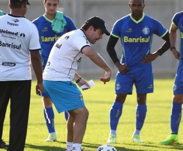 Enderson Moreira em treino do Grêmio 