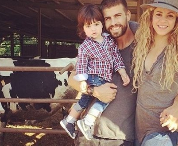 Shakira e Gerard Piqué com o filho Milan