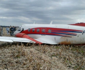 Avião caiu em meio a uma plantação, na área rural de Foz do Iguaçu 
