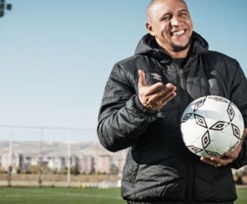 Roberto Carlos, atualmente, é técnico do Sivasspor, da Turquia