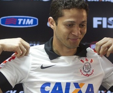Anderson Martins jogou com Nilmar no futebol do Catar