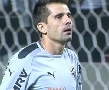 Sem sorte na partida contra o Flamengo, Victor contou com azar de Rafael Moura no Horto