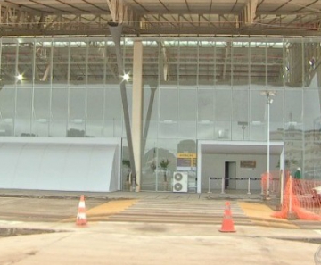 Fachada do Aeroporto Marechal Rondon, em Várzea Grande, cujo prazo de reforma e ampliação expirou sem que as obras estivessem concluídas.