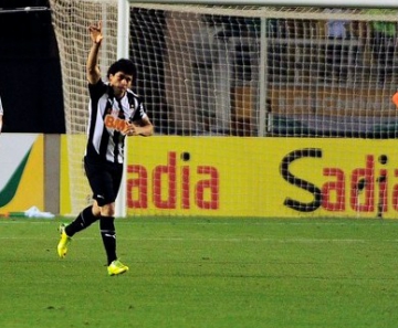 Luan entrou no segundo tempo da partida contra o Palmeiras e fez o gol da vitória