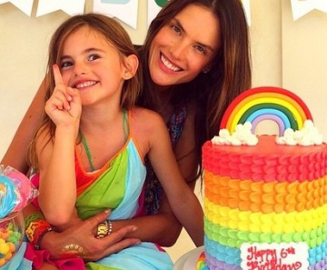 Alessandra Ambrósio comemora o aniversário de seis anos da filha, Anja