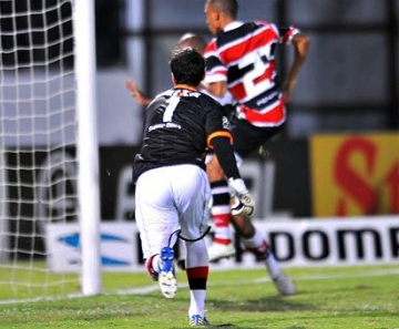 Pingo foi o autor do segundo gol no jogo contra Atlético-GO, pela Série B, na última sexta 