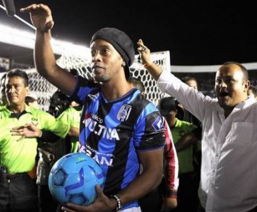 Apresentação de Ronaldinho gerou revolta de político