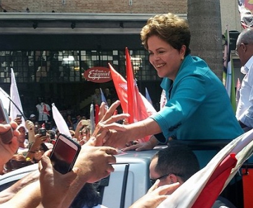Dilma Rousseff recebe apoio de militantes petistas em Campinas. 