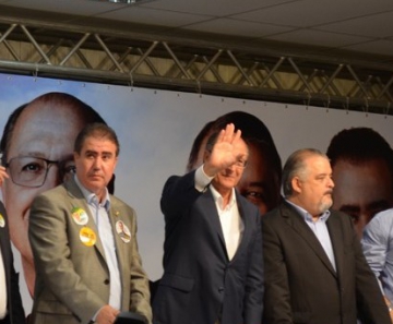 Beto Albuquerque (esquerda) participa de evento em Campinas em palanque com Geraldo Alckmin (centro)