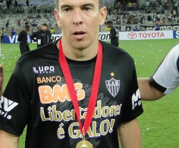 Campeão em 2013, Leandro Donizete quer estar na Libertadores em 2015