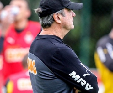 Levir Culpi lamenta oscilação do Atlético-MG, mas diz que time pode alcançar sequência positiva