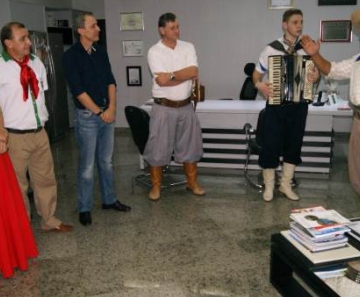 Grupo fez visita ao prefeito em exercício, Miguel Vaz, nesta quinta-feira