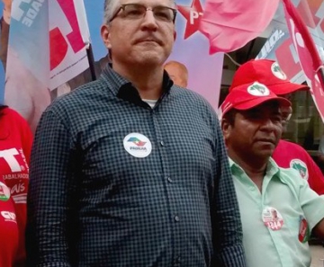Candidato fez uma passeata com representantes do partido e de sindicalistas 