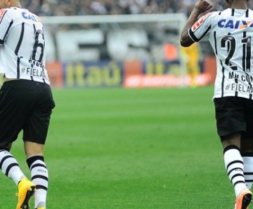 Autor de dois dos três gols do Corinthians no clássico, Fábio Santos não joga na quarta-feira