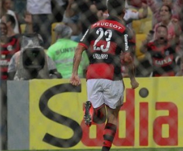 Eduardo da Silva comemora o gol marcado pelo Flamengo no Fla-Flu 