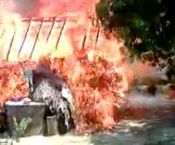 Durante carreata em Peixe,rojão atinge casa e provoca incêndio 