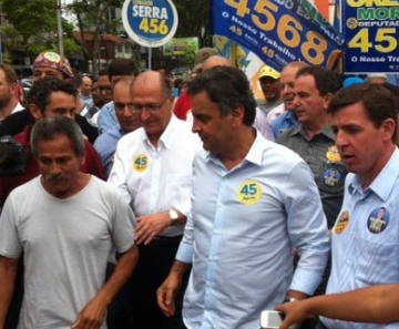 Aécio fez caminhada de campanha ao lado do governador Geraldo Alckmin em São Bernardo do Campo (SP) 