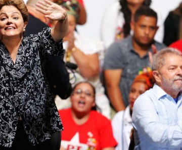 A presidente Dilma Rousseff e o ex-presidente Lula durante evento de campanha em Itaquera, na Zona Leste de São Paulo 