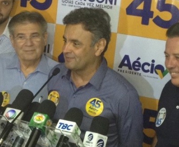 Aécio Neves, do PSDB, concede entrevista coletiva em Goiânia