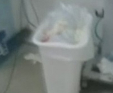 Lixo acumulado na emergência do hospital de São Vicente 