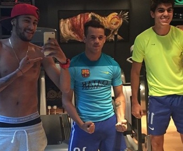 Neymar na academia com amigos 
