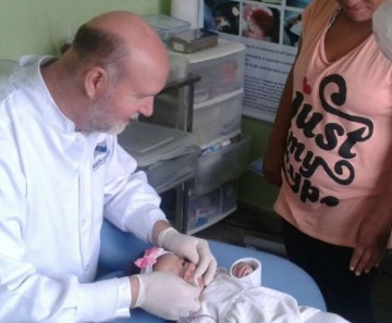 Projeto de prevenção a cáries atende bebês e crianças, de zero a cinco anos, desde 2004, em Ponta Grossa, no Paraná
