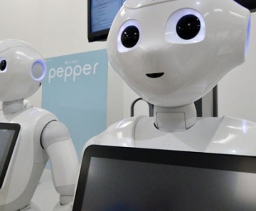 Imagem de arquivo de 28 de junho de 2014 mostra o robô androide japonês gigante "Pepper", durante exposição de aparelhos de alta tecnologia, em Tóquio