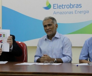 (Da esq. para a dir.) Nelisson Hoewell, diretor de regualação, Radyr Oliveira, diretor-presidente, e Lúcio Fernandes, gerente de distribuição da Amazonas Energia 