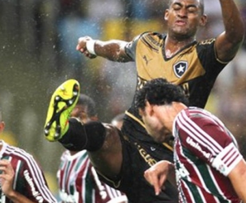 Fred, contra o Botafogo 