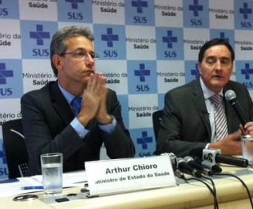 O ministro da Saúde, Arthur Chioro, e o secretário em Vigilância em Saúde, Jarbas Barbosa, durante entrevista 