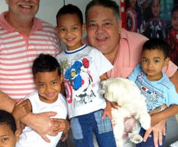 Osmir Messora e o professor Carlos Eduardo Santos com os quatro filhos