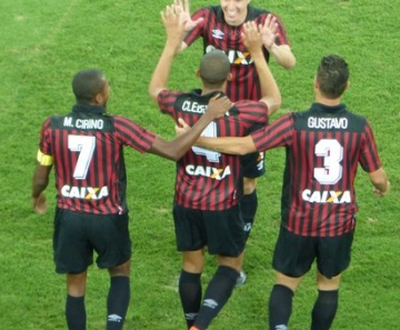 Cleberson chegou a cinco gols pelo Atlético-PR no Campeonato Brasileiro