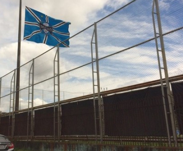 Bandeira do Grêmio estava a meio mastro no Estádio Olímpico
