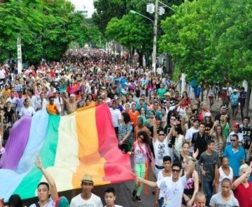  Grupo percorreu quase dois quilômetros na Parada Gay 2013