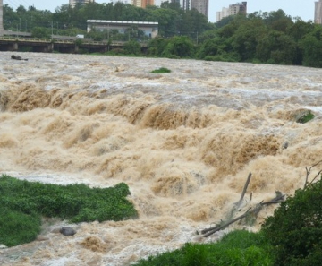 Salto do Rio Piracicaba registrado neste sábado após chuva de 46,8mm 