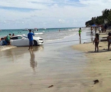 Camaro foi levado pelo mar na praia de Cotovelo 