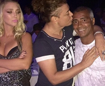 David Brazil com Romário e a namorada, a cantora Dixie Pratt,e m festa no Rio