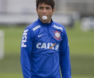 Lodeiro vem treinando como titular do Corinthians neste início de 2015
