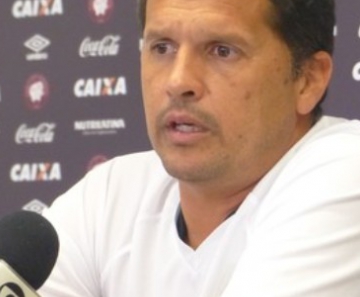 Claudinei Oliveira explicou a mudança de postura do Atlético-PR no estadual 
