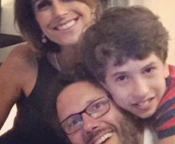 Manuela d'Ávila postou foto com a família e anunciou gravidez 