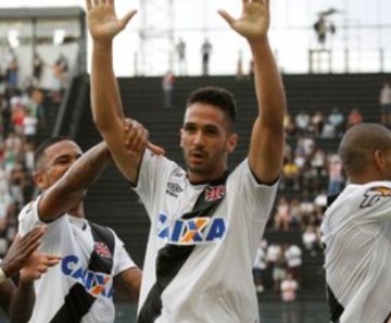 Luan comemora gol marcado pelo Vasco em vitória sobre o Bangu pelo Campeonato Carioca