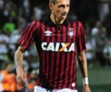 Bruno Mota tem contrato até 2017 com o Atlético-PR 