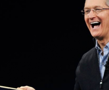 Tim Cook, CEO da Apple, durante apresentação do novo MacBook dourado