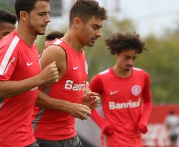 Nilmar volta a treinar com grupo do Inter 
