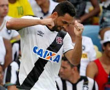 Gilberto comemora o gol marcado no empate com o Botafogo no Maracanã 